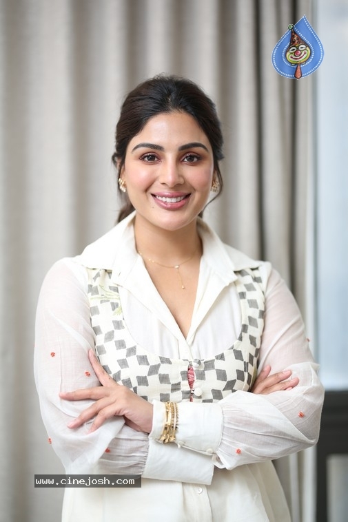 Samyuktha Photos - 1 / 16 photos