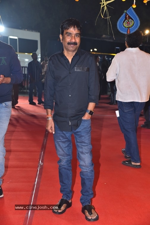 MSG Pre Release Event - 17 / 35 photos