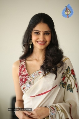 Manasa Varanasi Photos - 7 of 16