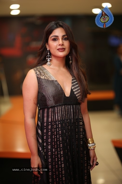 Samyuktha Photos - 1 / 9 photos