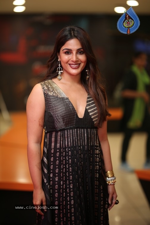 Samyuktha Photos - 7 / 9 photos