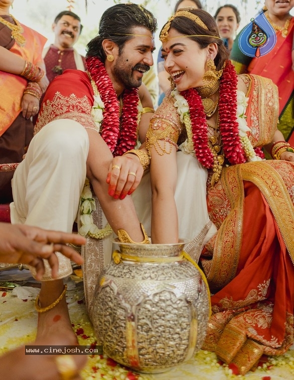 Vijay Deverakonda-Rashmika Wedding Pics - 15 / 15 photos