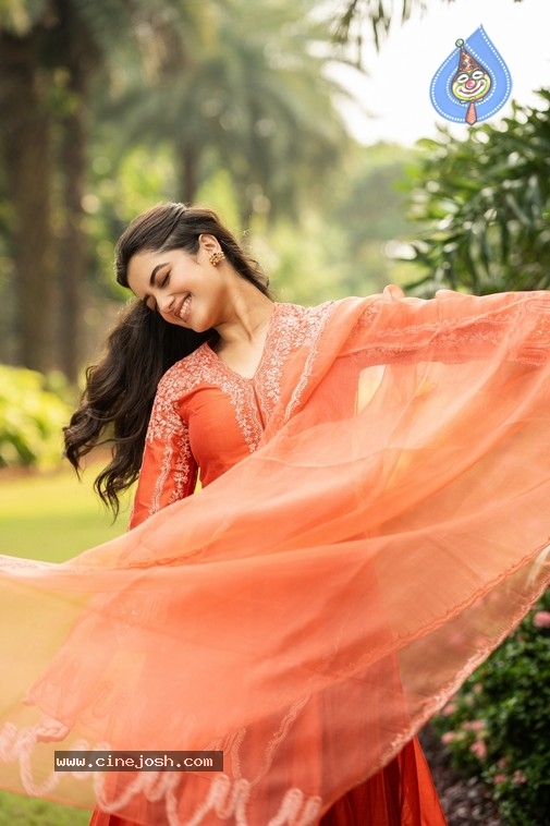 Bhagyashri Borse Photos - 4 / 11 photos