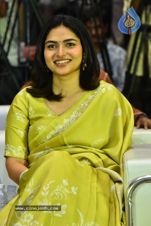 Kayadu Lohar Photos - 2 / 15 photos