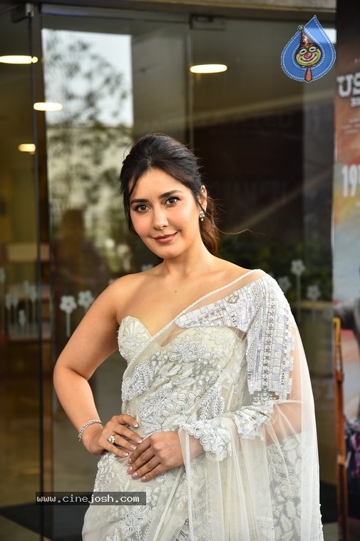 Raashi Khanna Photos - 12 / 19 photos