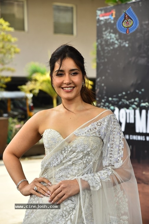 Raashi Khanna Photos - 14 / 19 photos