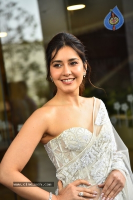 Raashi Khanna Photos - 4 of 19
