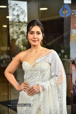 Raashi Khanna Photos - 13 of 19