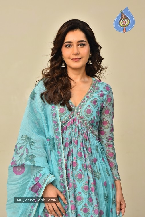 Raashii Khanna Photos - 3 / 7 photos