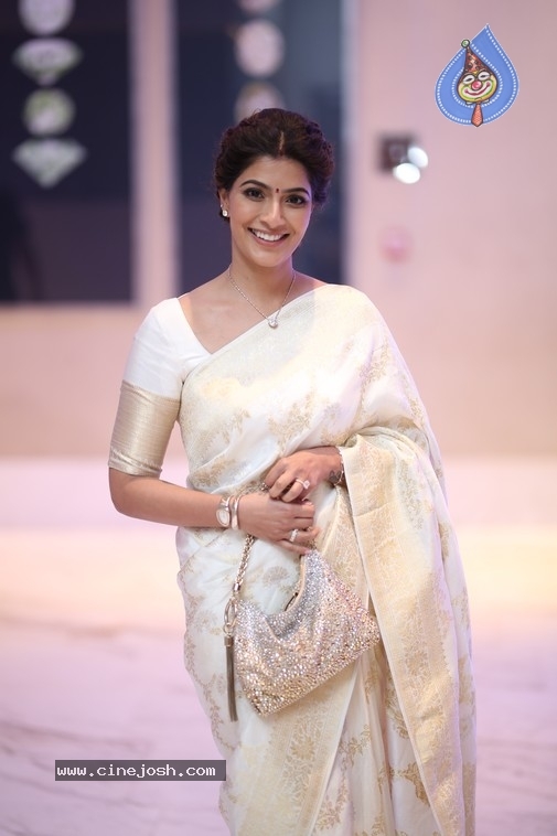 VaraLakshmi Sarathkumar Photos - 2 / 21 photos