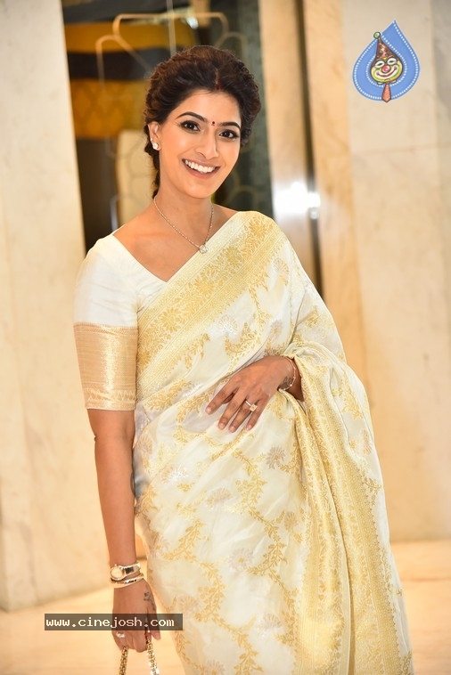 VaraLakshmi Sarathkumar Photos - 15 / 21 photos