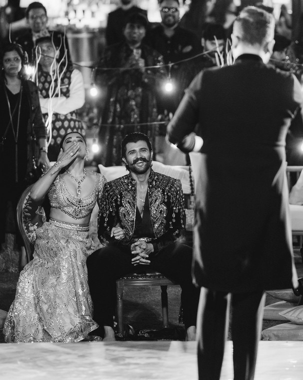 VIROSH Sangeeth Night - 6 / 11 photos