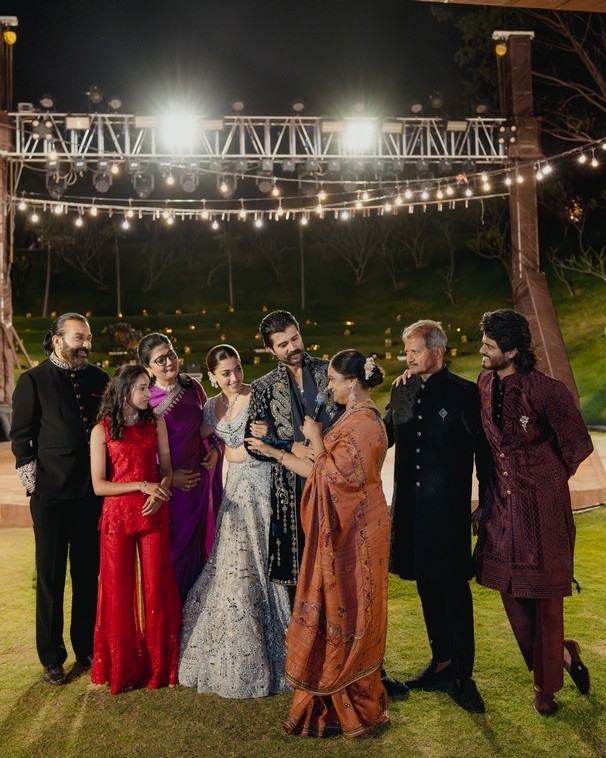 VIROSH Sangeeth Night - 7 / 11 photos