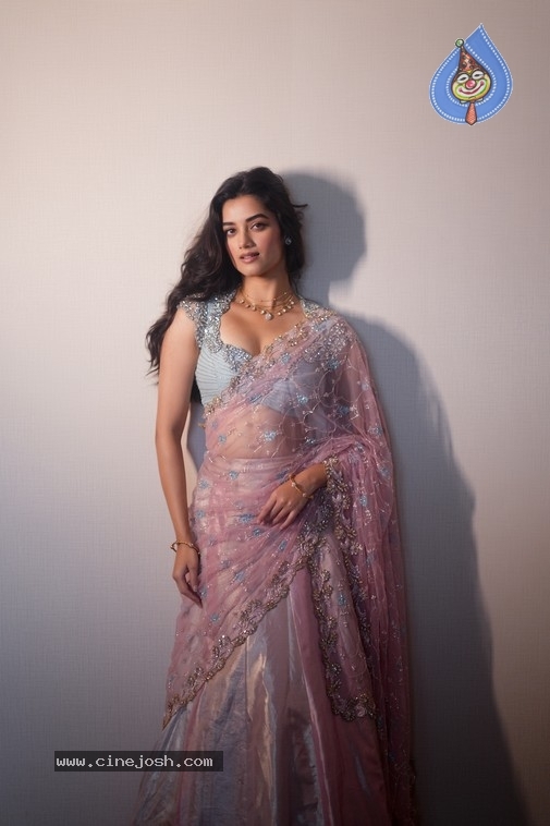 Bhagyashri Borse Photos - 1 / 11 photos