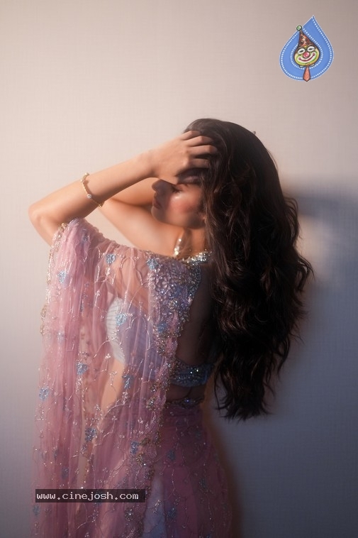 Bhagyashri Borse Photos - 2 / 11 photos