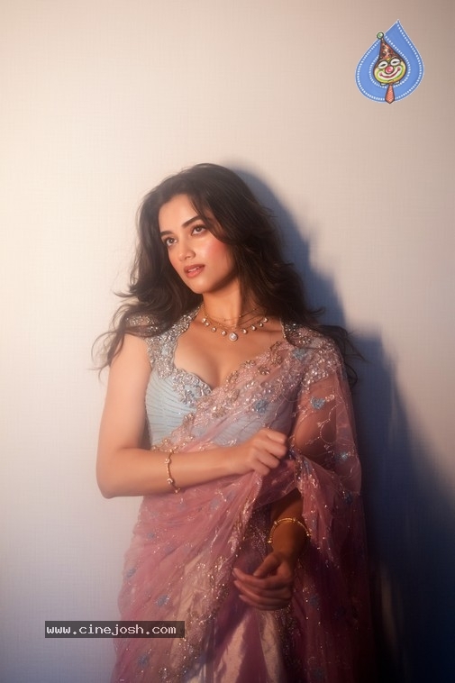 Bhagyashri Borse Photos - 5 / 11 photos