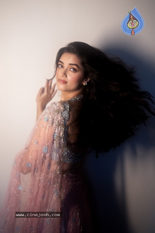 Bhagyashri Borse Photos - 7 / 11 photos