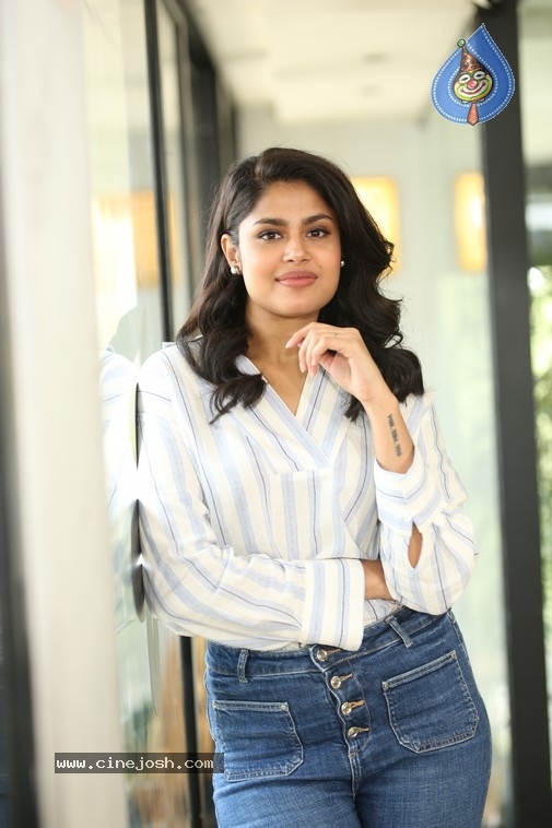 Faria Abdullah Photos - 4 / 16 photos