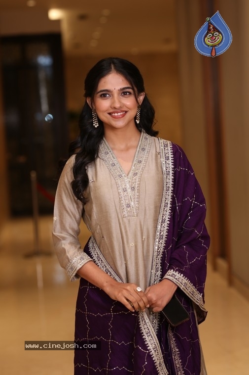 Mamitha Baiju Photos - 4 / 20 photos