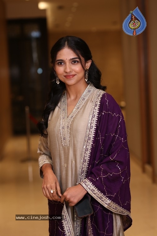 Mamitha Baiju Photos - 6 / 20 photos