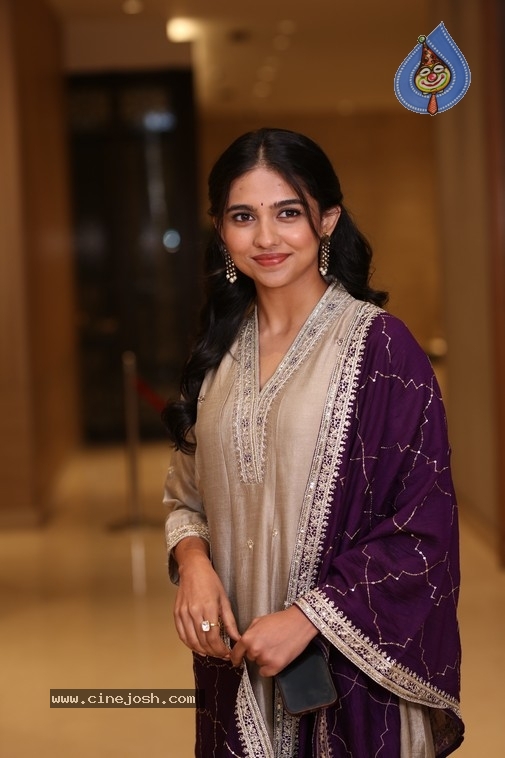 Mamitha Baiju Photos - 7 / 20 photos