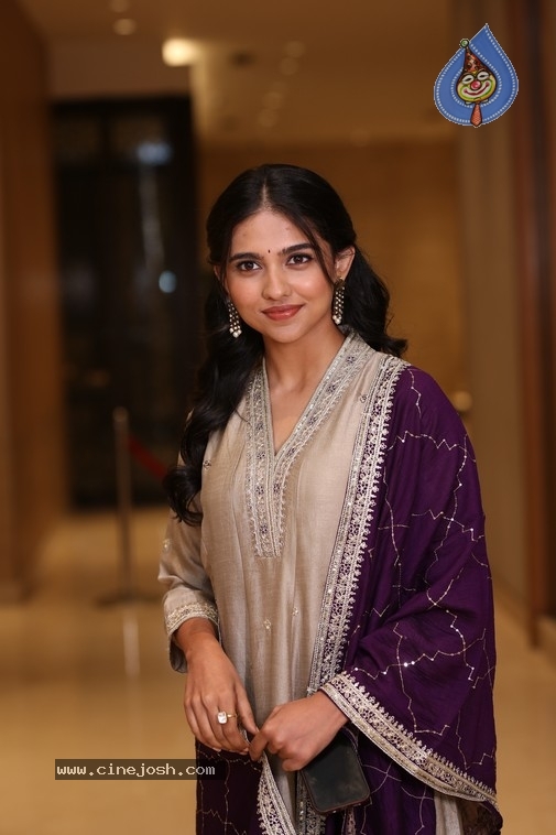 Mamitha Baiju Photos - 10 / 20 photos