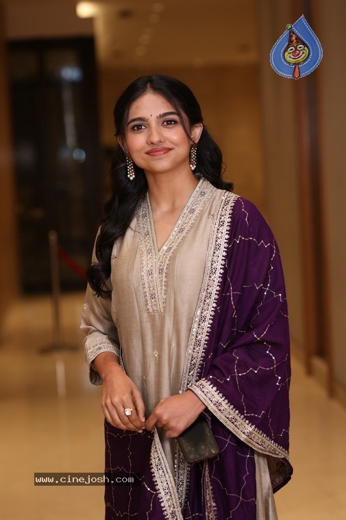 Mamitha Baiju Photos - 13 / 20 photos