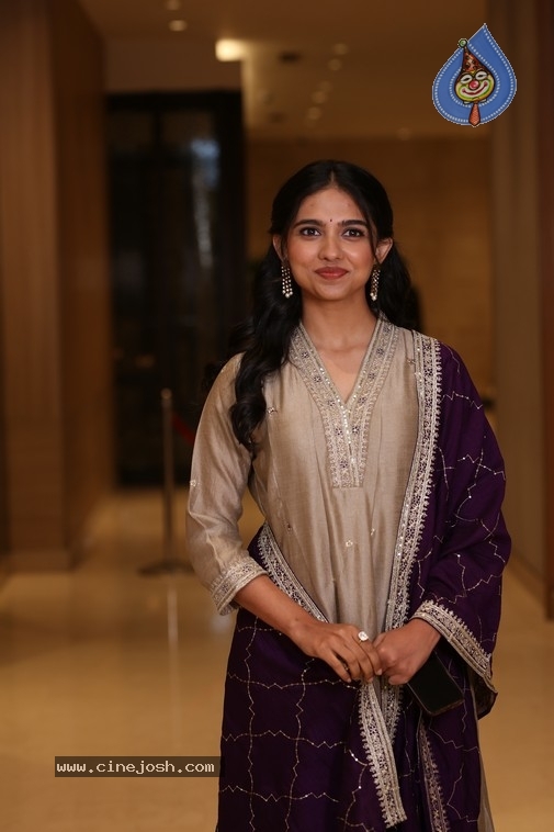 Mamitha Baiju Photos - 15 / 20 photos