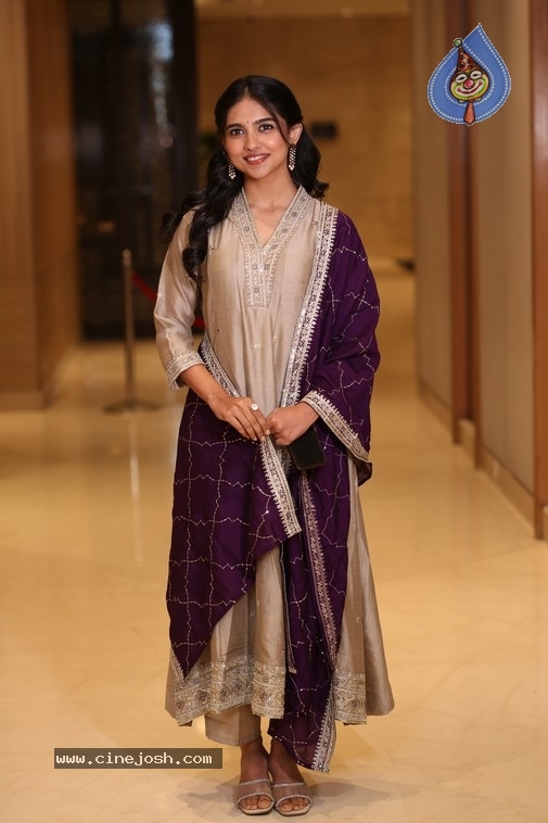 Mamitha Baiju Photos - 17 / 20 photos