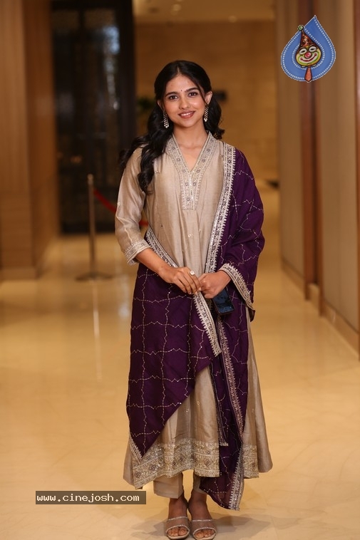 Mamitha Baiju Photos - 19 / 20 photos