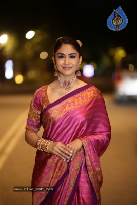 Mrunal Thakur Photos - 1 of 7