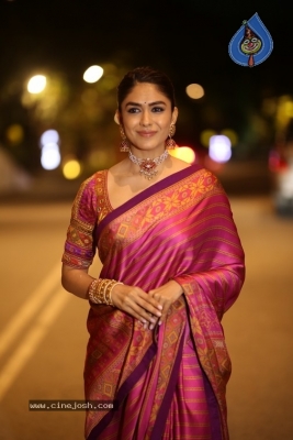 Mrunal Thakur Photos - 7 of 7