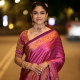 Mrunal Thakur Photos