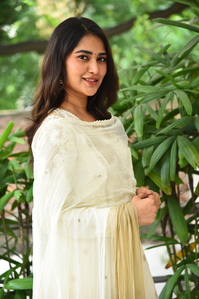 Dhashvika Kinthalli Photos