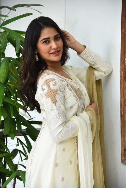Dhashvika Kinthalli Photos