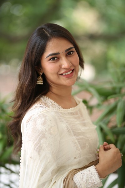 Dhashvika Kinthalli Photos