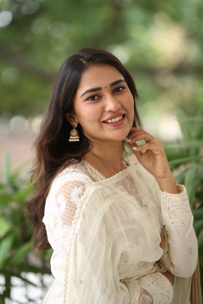 Dhashvika Kinthalli Photos