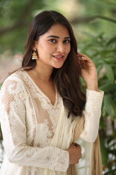 Dhashvika Kinthalli Photos
