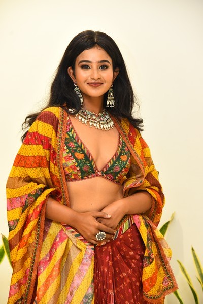 Yashna Muthuluri Photos