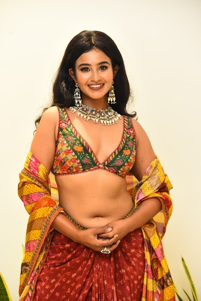 Yashna Muthuluri Photos