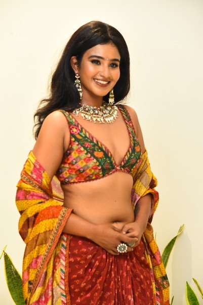 Yashna Muthuluri Photos