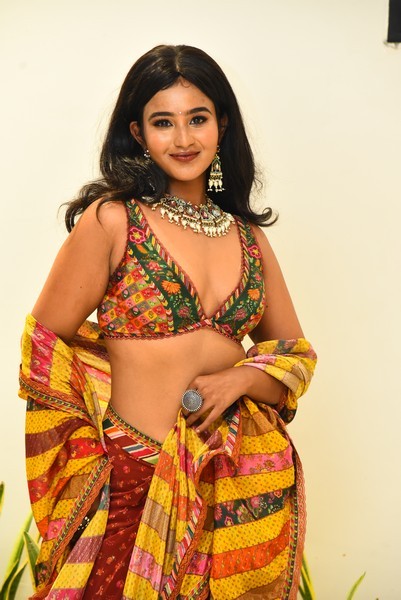 Yashna Muthuluri Photos