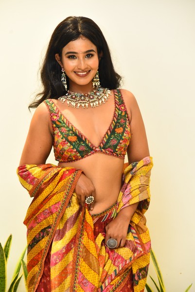 Yashna Muthuluri Photos