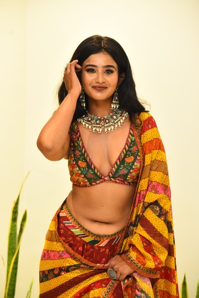 Yashna Muthuluri Photos