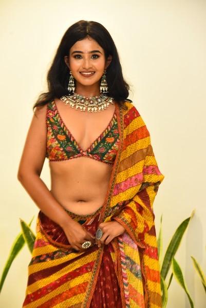 Yashna Muthuluri Photos