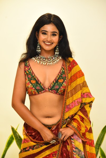 Yashna Muthuluri Photos