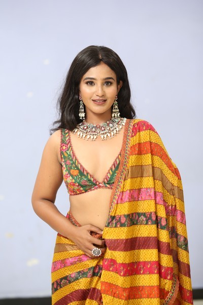 Yashna Muthuluri Photos