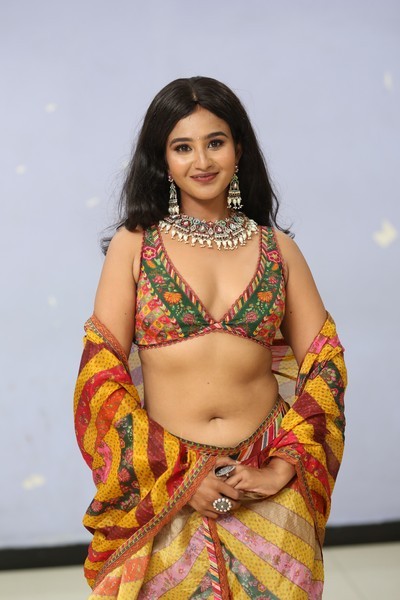 Yashna Muthuluri Photos
