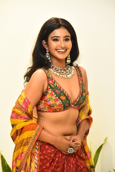 Yashna Muthuluri Photos