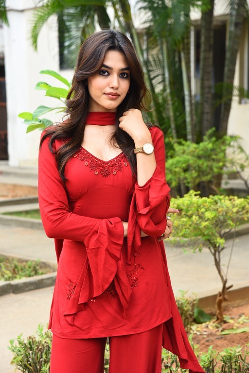 Hushaaru 2 Fame Vidhi Yadav Photos